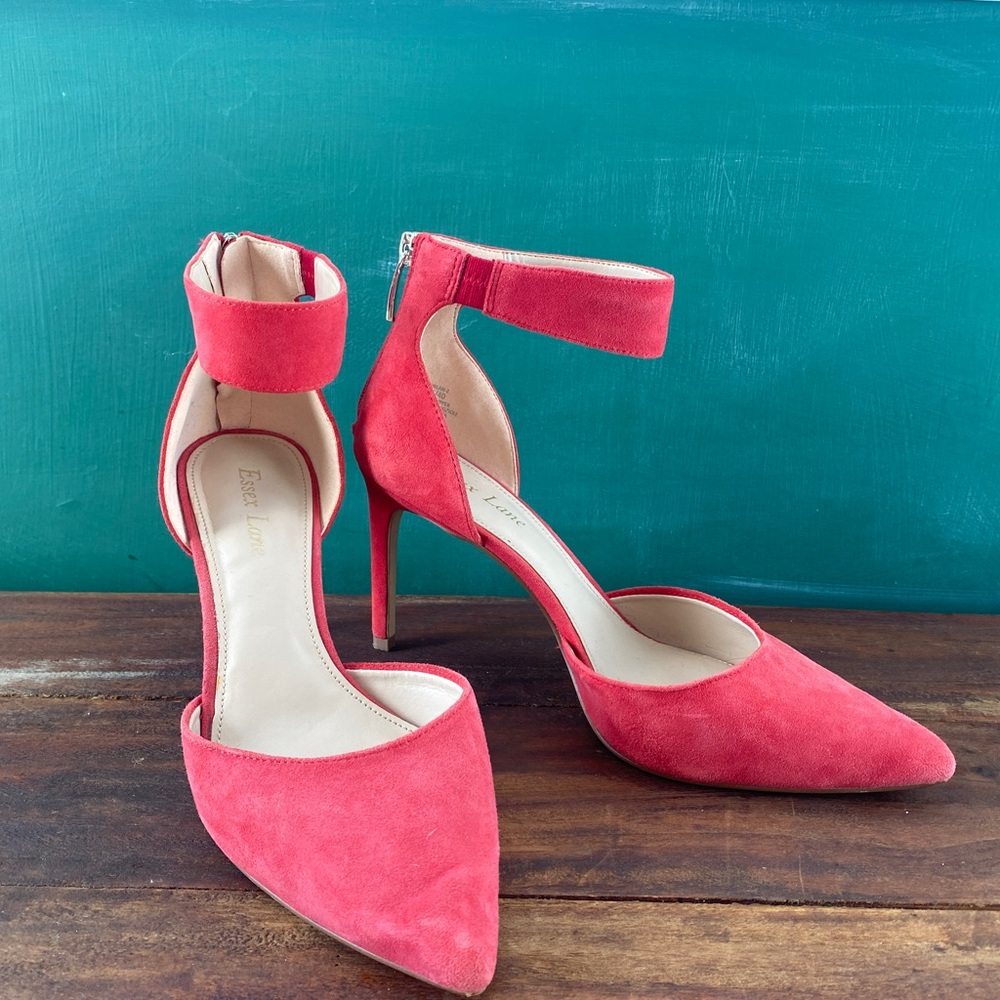 Gently worn pointed toe size 9 suede material Zip Up Back